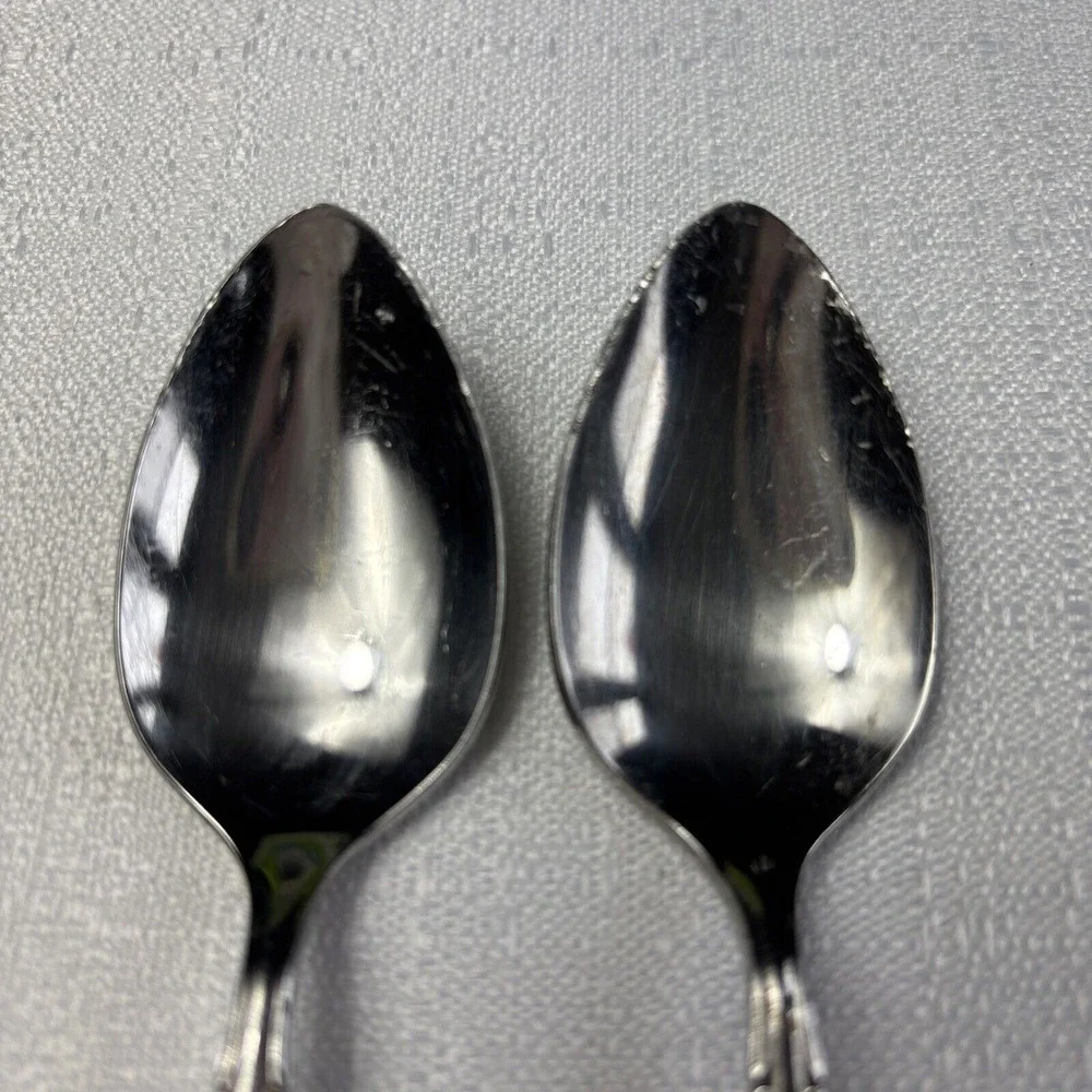 Oneida Cherie Teaspoons - Set‎ of 2 Deluxe Stainless READ DESCRIPTION